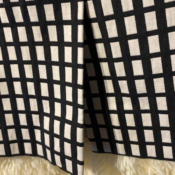 J Crew Black Women’s Black/White Checkered Pencil Skirt. Size 2 - Picture 3 of 7
